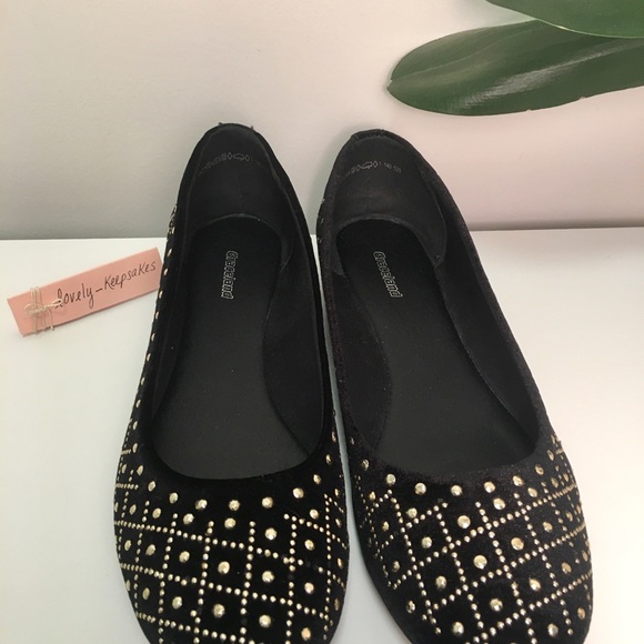 Graceland Round Toe Black and Gold Studded Flats - Picture 5 of 8